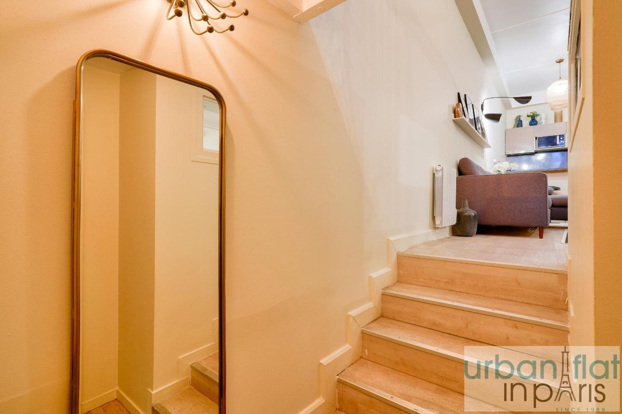 33 - Flat Av Des Champs-Elysees Париж Екстериор снимка