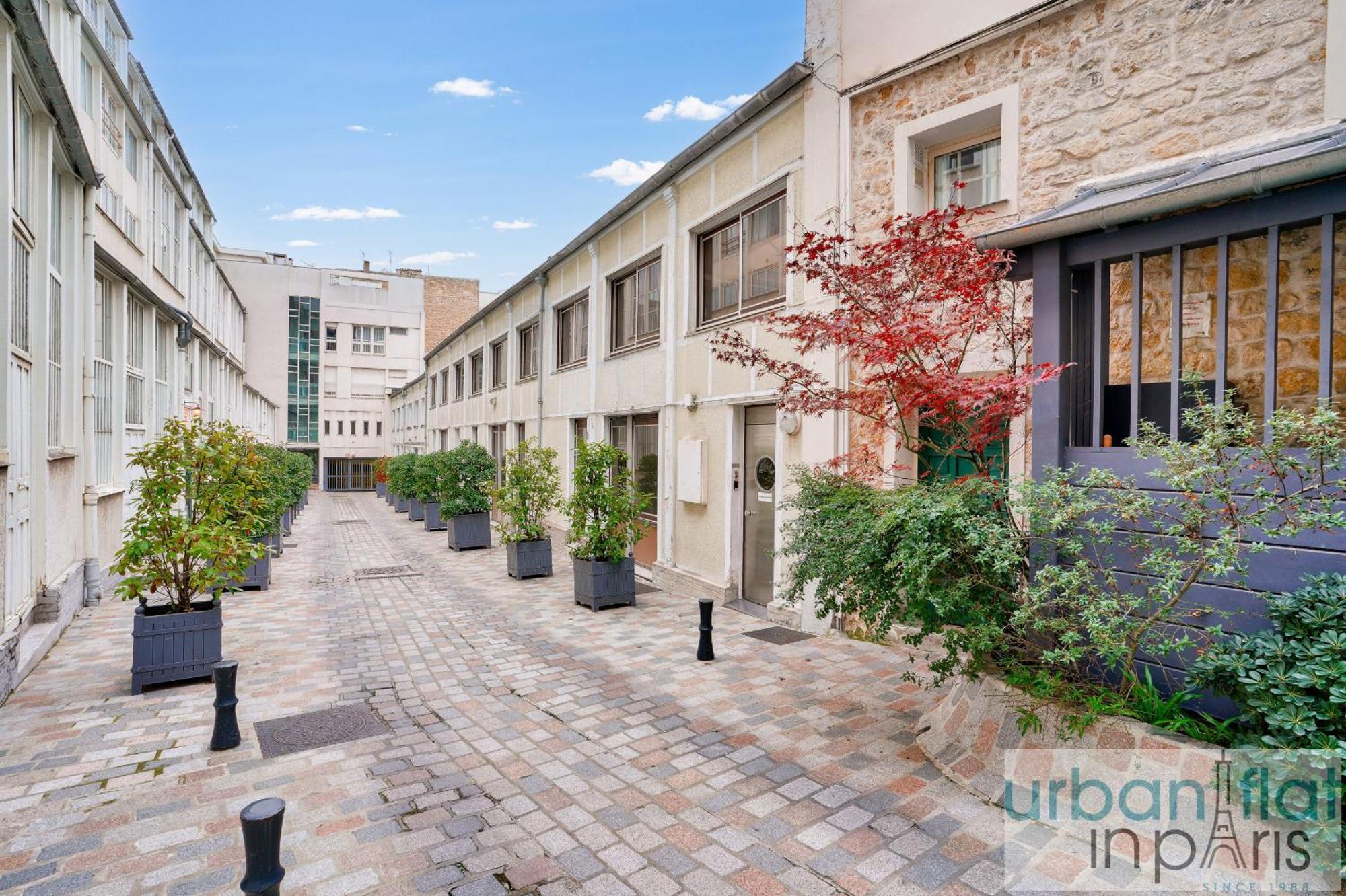 33 - Flat Av Des Champs-Elysees Париж Екстериор снимка