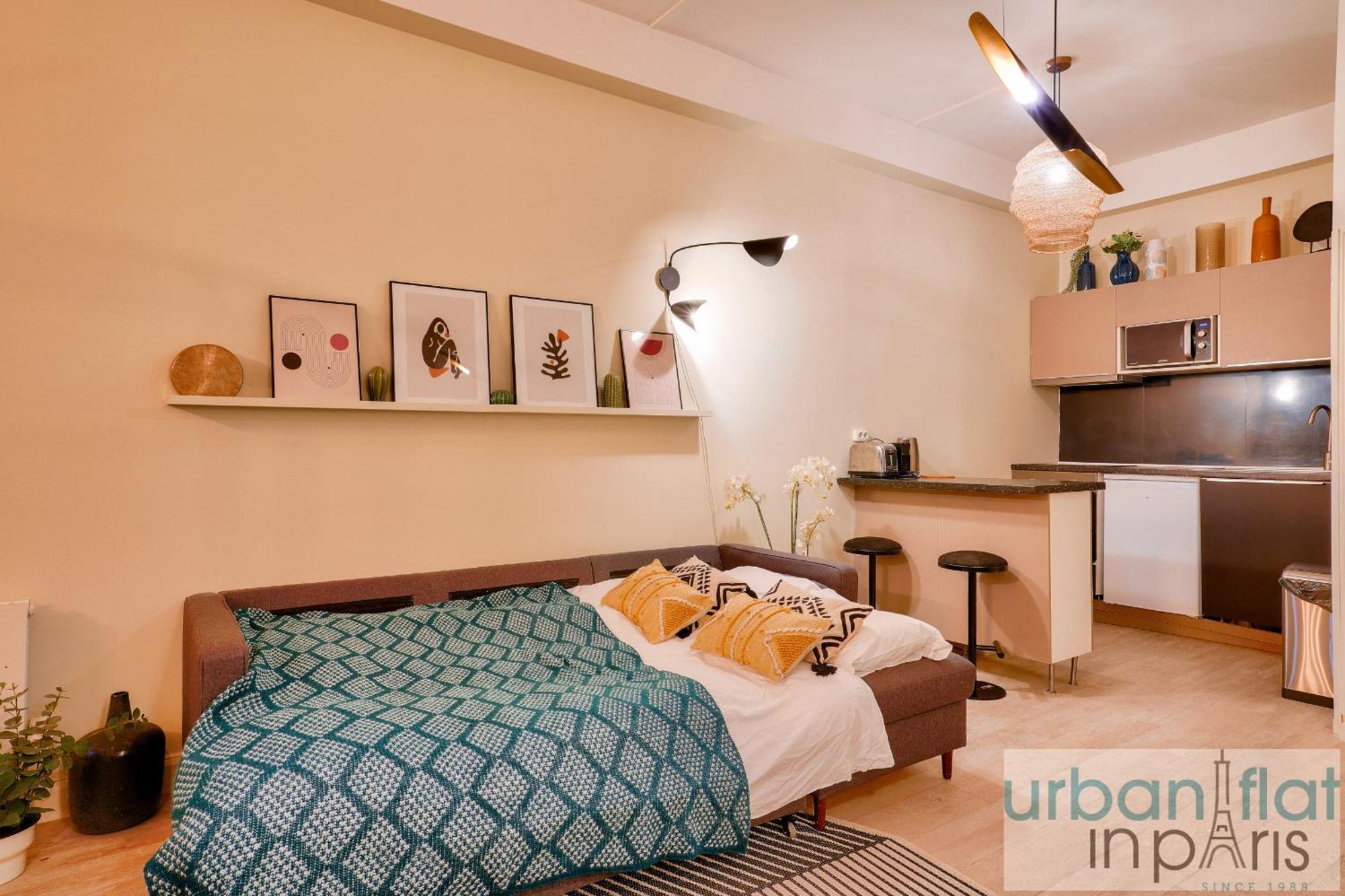 33 - Flat Av Des Champs-Elysees Париж Екстериор снимка