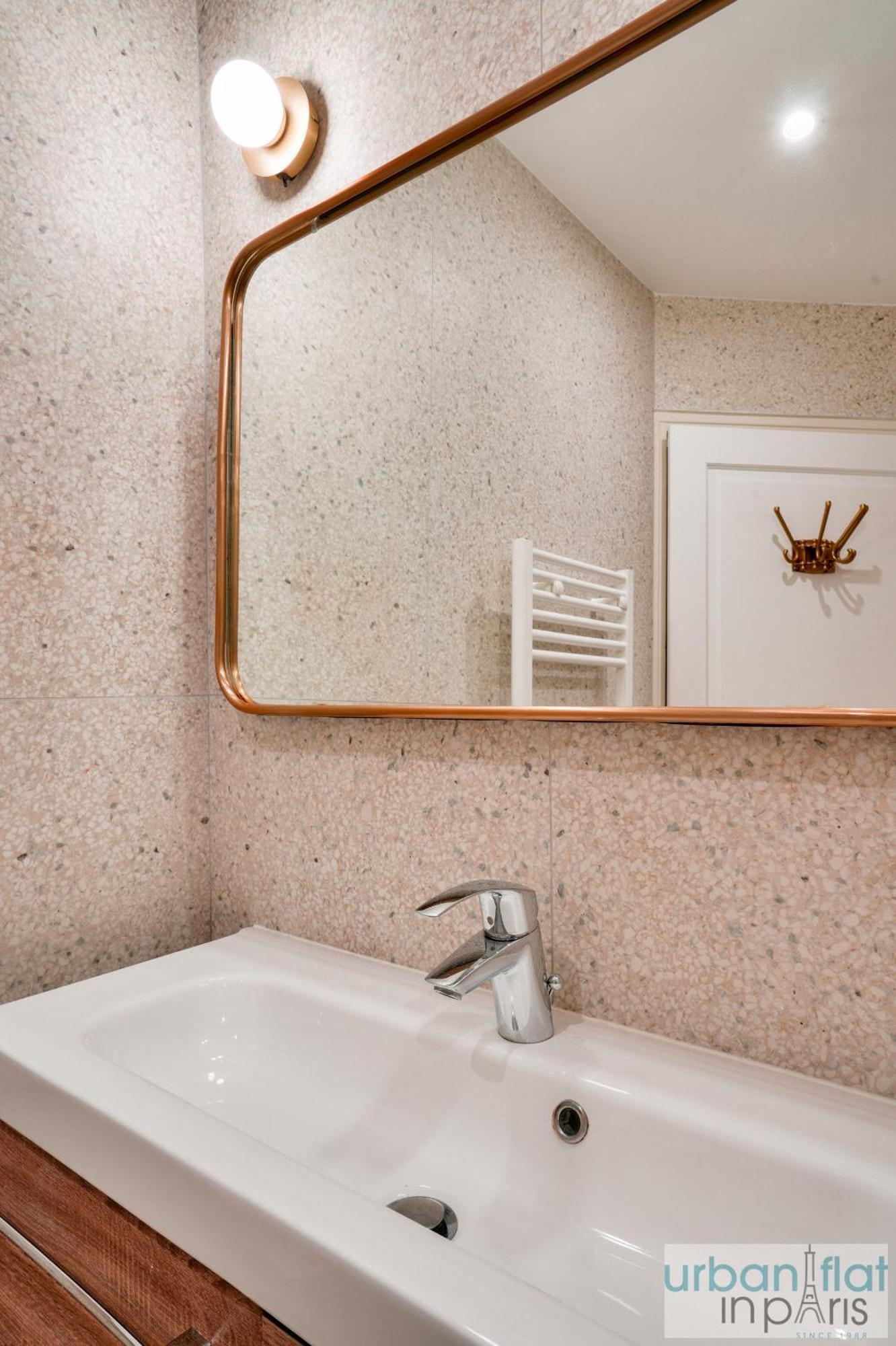33 - Flat Av Des Champs-Elysees Париж Екстериор снимка